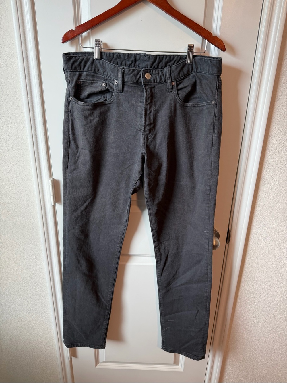⚡️Bonobos Men’s Classic Straight-Leg Jeans in Charcoal Gray